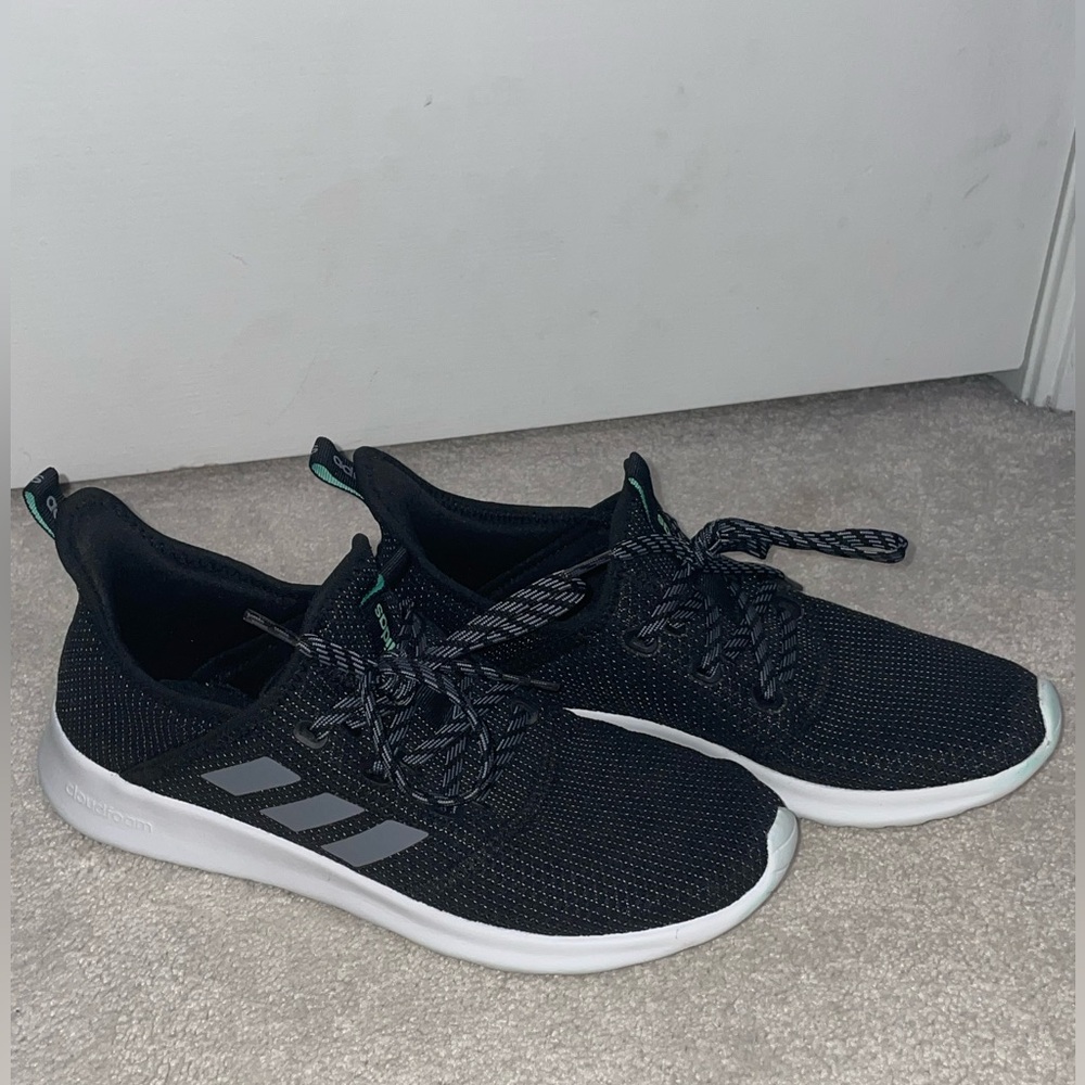 Adidas Cloudfoam (Size 7)